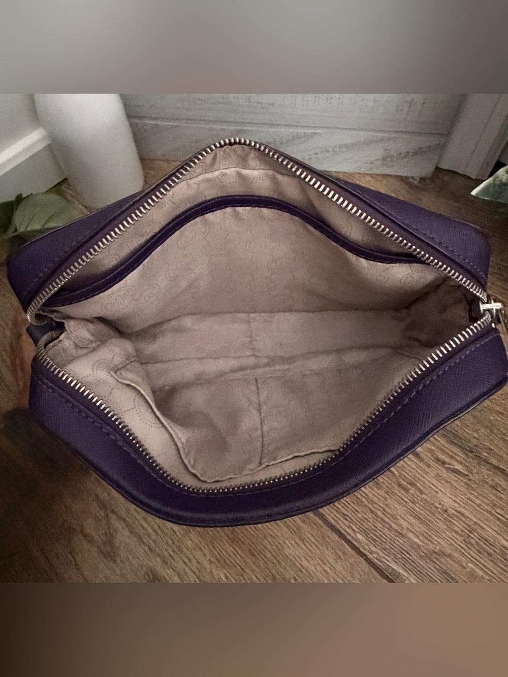 Michael Kors Jet Set Purple Saffiano Leather Crossbody Bag w/Teddy Bear Keychain - Picture 8 of 12